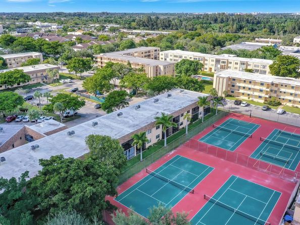 616 Briarwood Cir, Hollywood FL 33024