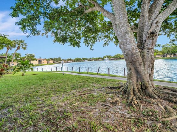 616 Briarwood Cir, Hollywood FL 33024