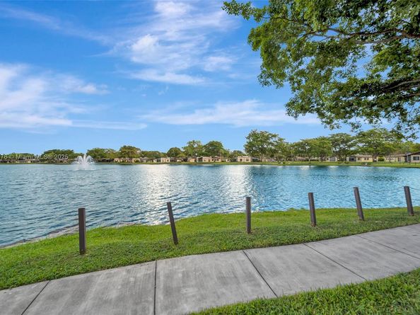 616 Briarwood Cir, Hollywood FL 33024