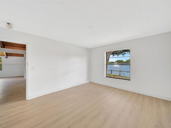 616 Briarwood Cir, Hollywood FL 33024