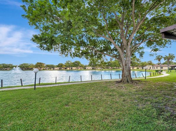 616 Briarwood Cir, Hollywood FL 33024