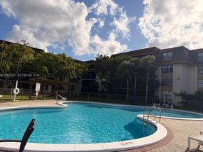 671 NE 195th St 208E, Miami FL 33179