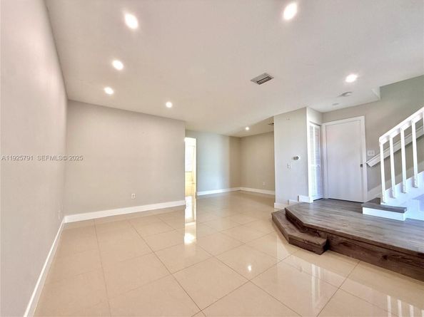 10866 NW 51st Ln, Doral FL 33178