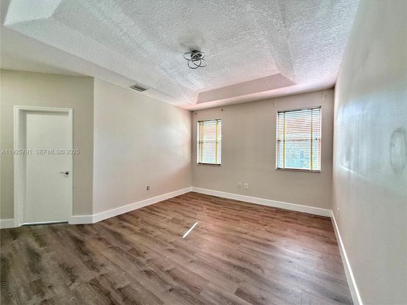 10866 NW 51st Ln, Doral FL 33178