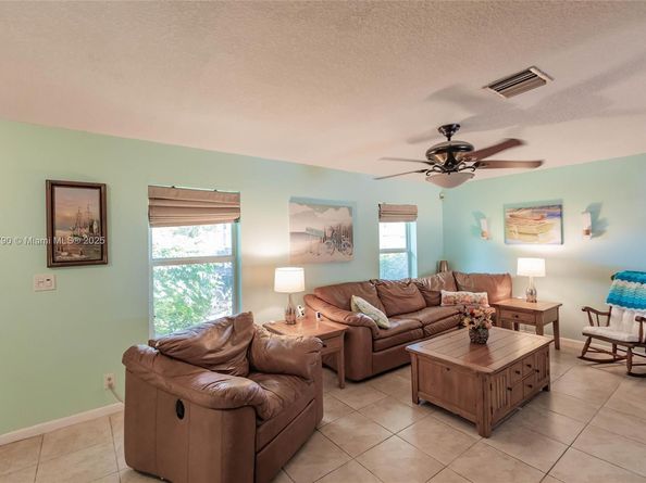 11560 NW 26th St, Plantation FL 33323