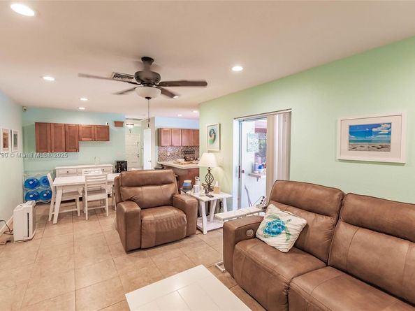 11560 NW 26th St, Plantation FL 33323