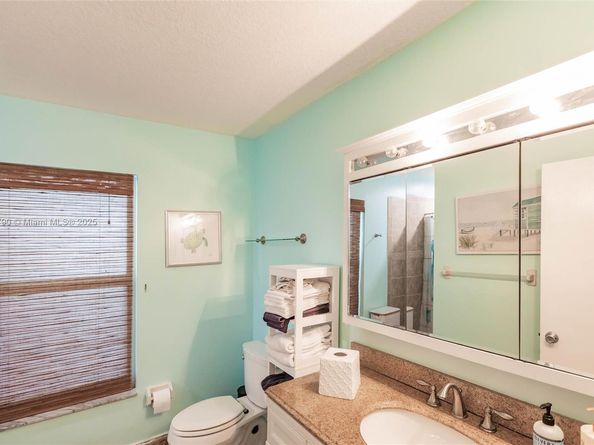 11560 NW 26th St, Plantation FL 33323