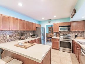 11560 NW 26th St, Plantation FL 33323