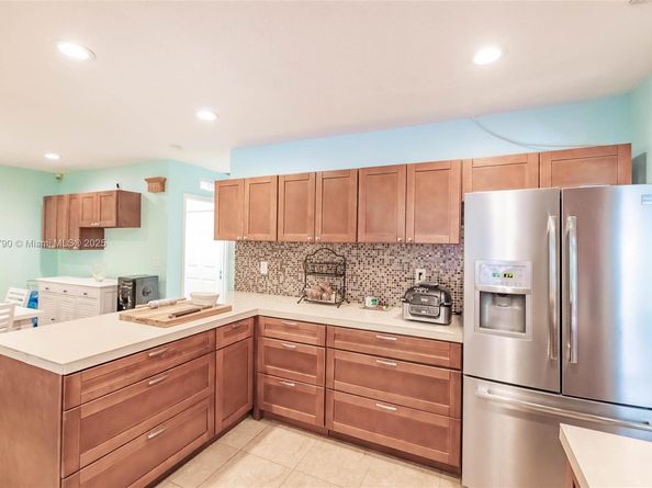 11560 NW 26th St, Plantation FL 33323