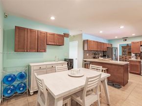 11560 NW 26th St, Plantation FL 33323