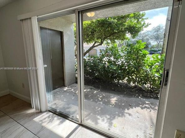 5065 Wiles Rd 103, Coconut Creek FL 33073
