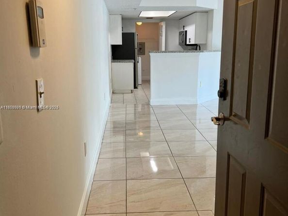 5065 Wiles Rd 103, Coconut Creek FL 33073