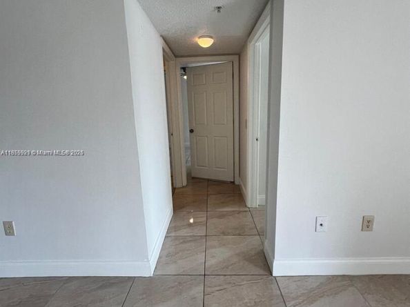 5065 Wiles Rd 103, Coconut Creek FL 33073