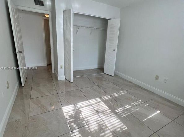 5065 Wiles Rd 103, Coconut Creek FL 33073