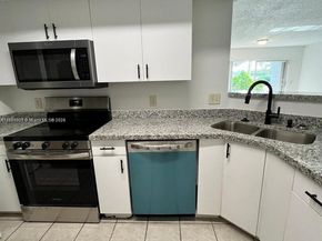 5065 Wiles Rd 103, Coconut Creek FL 33073