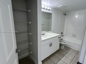 5065 Wiles Rd 103, Coconut Creek FL 33073