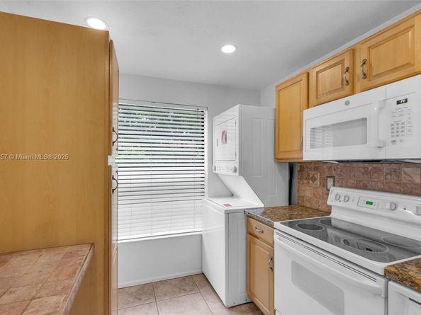 1161 NW 99th Ter 38, Pembroke Pines FL 33024
