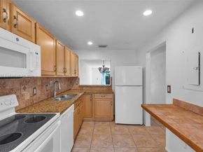 1161 NW 99th Ter 38, Pembroke Pines FL 33024