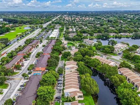 1161 NW 99th Ter 38, Pembroke Pines FL 33024