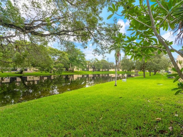1161 NW 99th Ter 38, Pembroke Pines FL 33024
