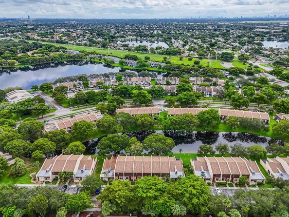 1161 NW 99th Ter 38, Pembroke Pines FL 33024