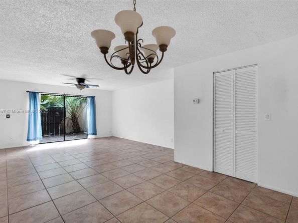 1161 NW 99th Ter 38, Pembroke Pines FL 33024