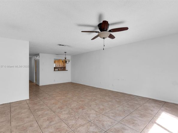 1161 NW 99th Ter 38, Pembroke Pines FL 33024