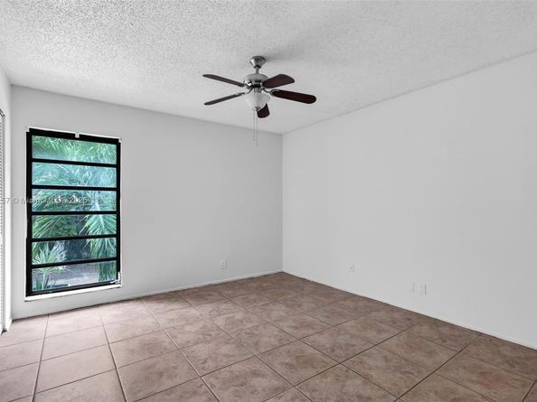 1161 NW 99th Ter 38, Pembroke Pines FL 33024