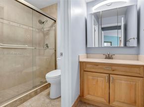 1996 NW 170th Ter, Pembroke Pines FL 33028