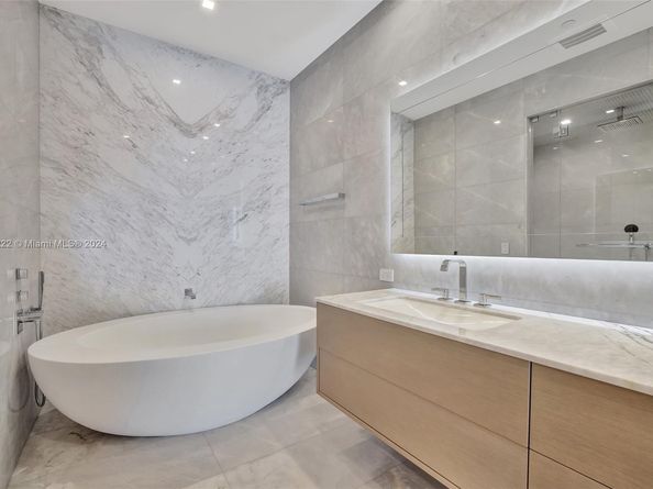 18501 E Collins Ave 5001, Sunny Isles Beach FL 33160
