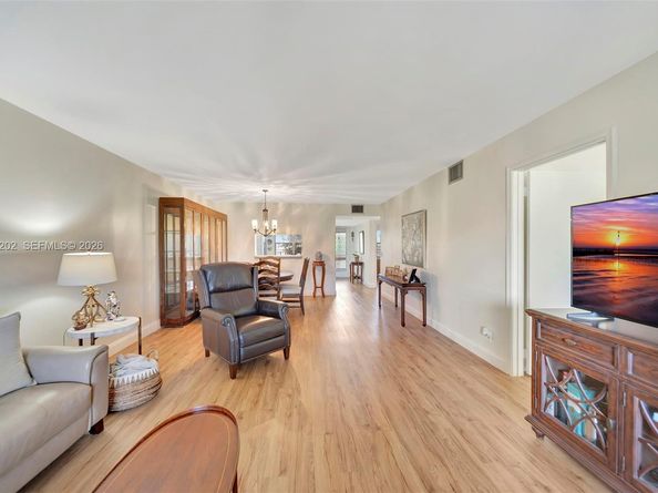 701 SW 128th Ave 207F, Pembroke Pines FL 33027