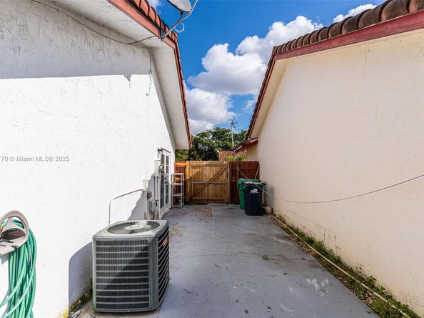 2840 SW 132nd Ct, Miami FL 33175