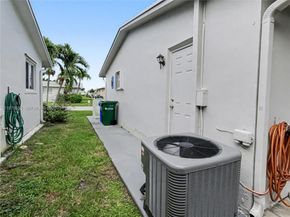 6960 NW 11th Ct, Margate FL 33063