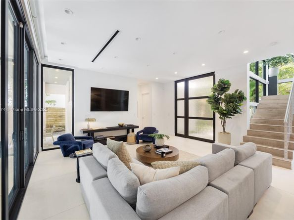 3648 Loquat Ave, Coconut Grove FL 33133