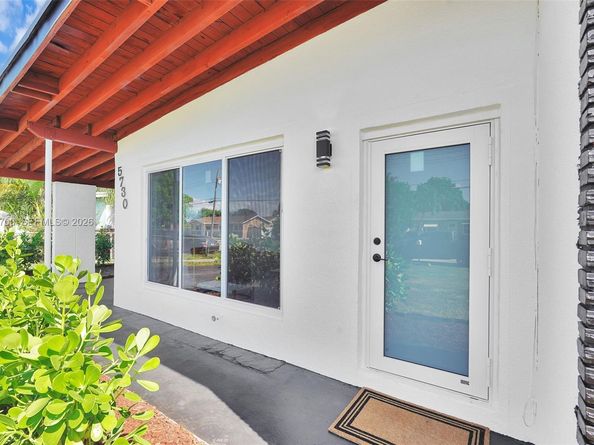 5730 SW 54th Ter, Davie FL 33314
