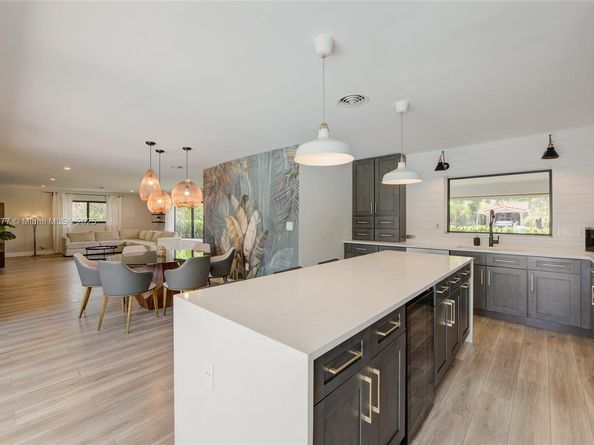 2117 NE 62nd St, Fort Lauderdale FL 33308