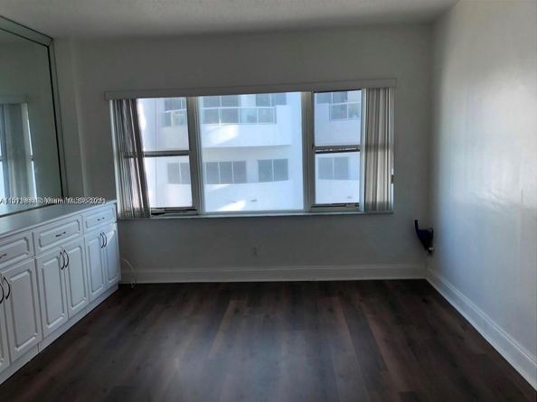 6345 Collins 732, Miami Beach FL 33141