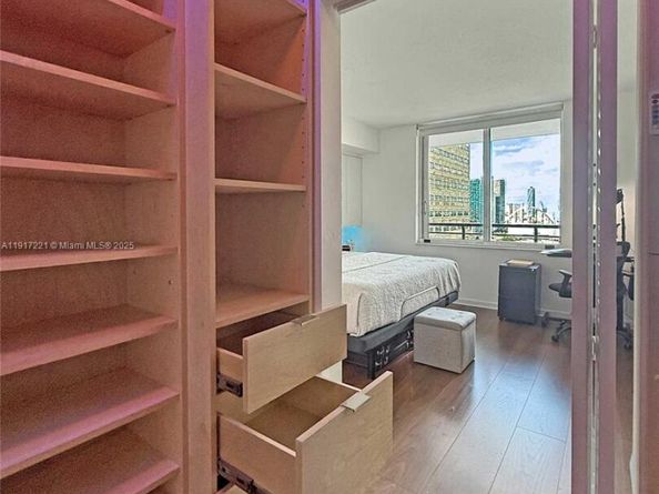 325 S Biscayne Blvd 2918, Miami FL 33131