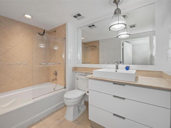 325 S Biscayne Blvd 2918, Miami FL 33131