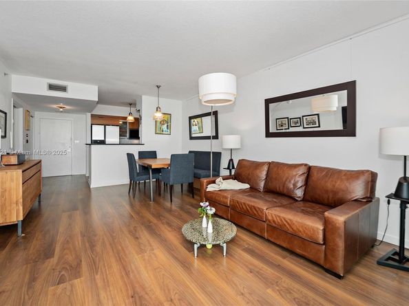 325 S Biscayne Blvd 2918, Miami FL 33131