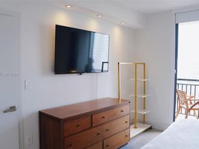 540 Brickell Key Dr 1711, Miami FL 33131