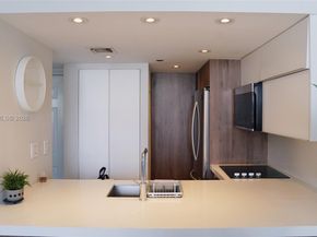 540 Brickell Key Dr 1711, Miami FL 33131