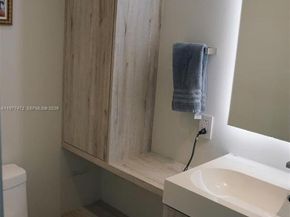 540 Brickell Key Dr 1711, Miami FL 33131