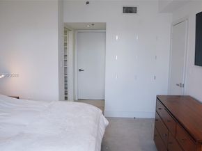 540 Brickell Key Dr 1711, Miami FL 33131