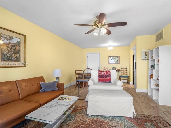 2970 NE 16th Ave 208, Oakland Park FL 33334