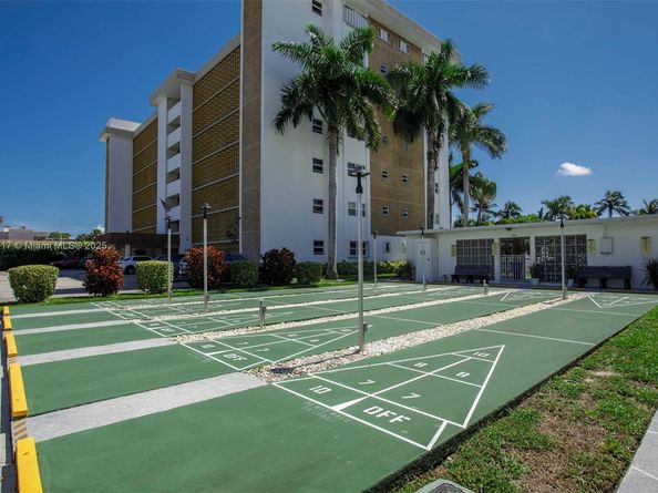 2970 NE 16th Ave 208, Oakland Park FL 33334