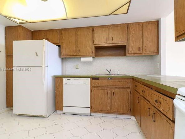 1351 NE Miami Gardens Dr 1001E, Miami FL 33179