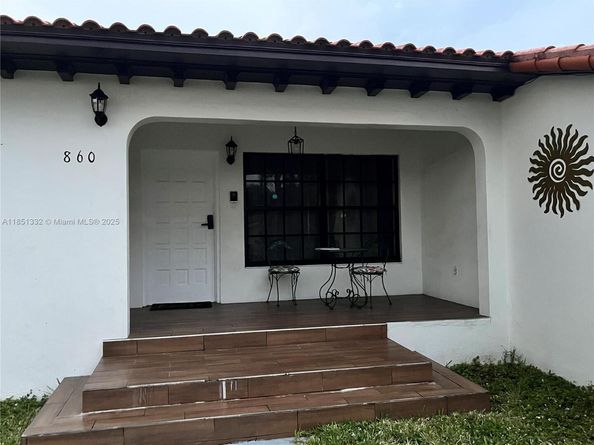 860 NW 17th Ct, Miami FL 33125