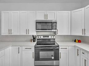 860 NW 17th Ct, Miami FL 33125