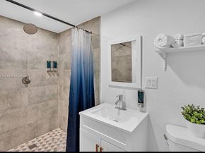 860 NW 17th Ct, Miami FL 33125